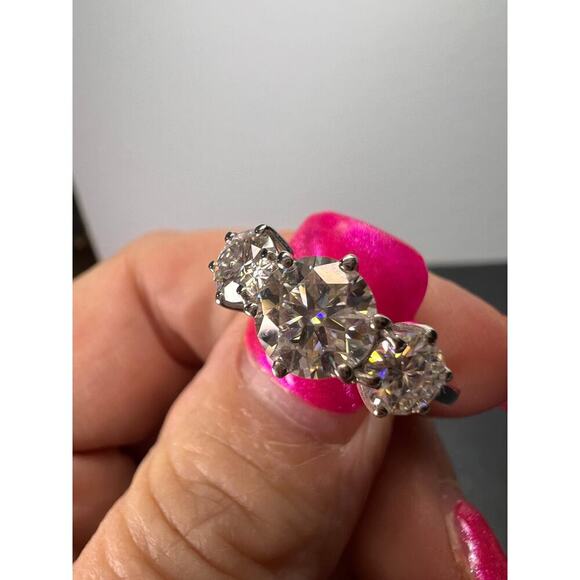 NEW Moissanite trilogy ring in platinum over sterling silver size 9 - Picture 3 of 9